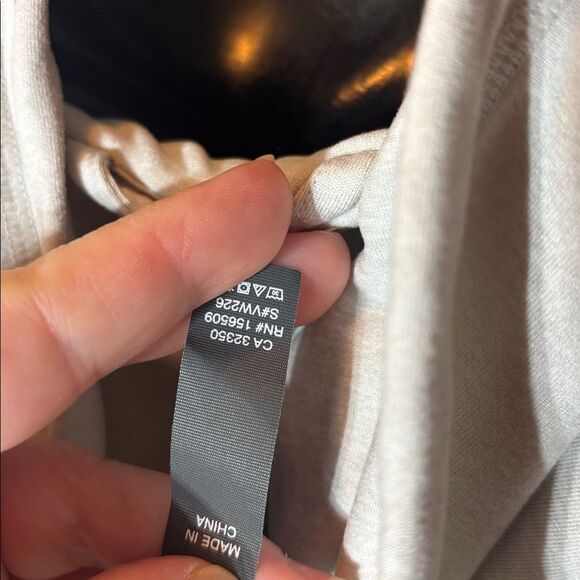 Vuori women’s medium essential halo hoodie beige color boxy Dreamknit - Picture 5 of 5